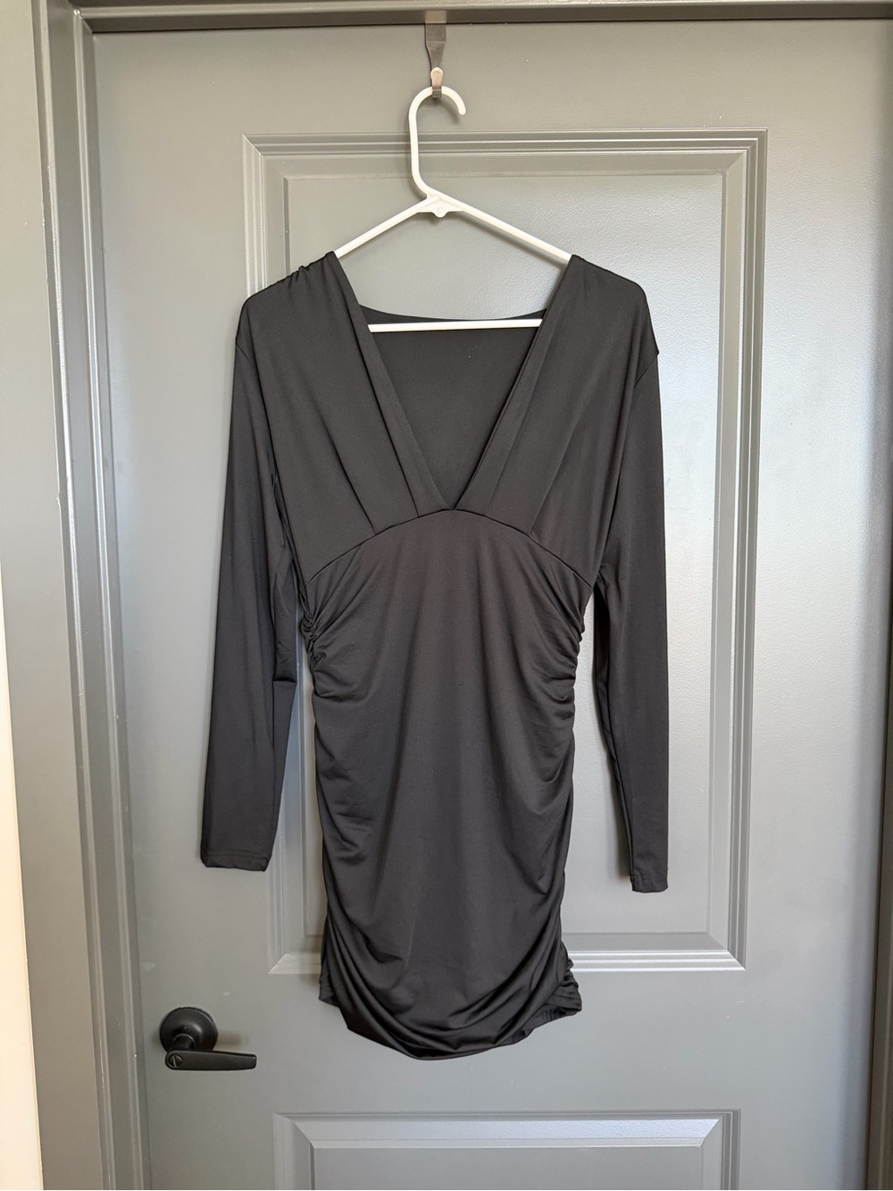 Women's Black V-Neck Long Sleeve Ruched Bodycon Dress